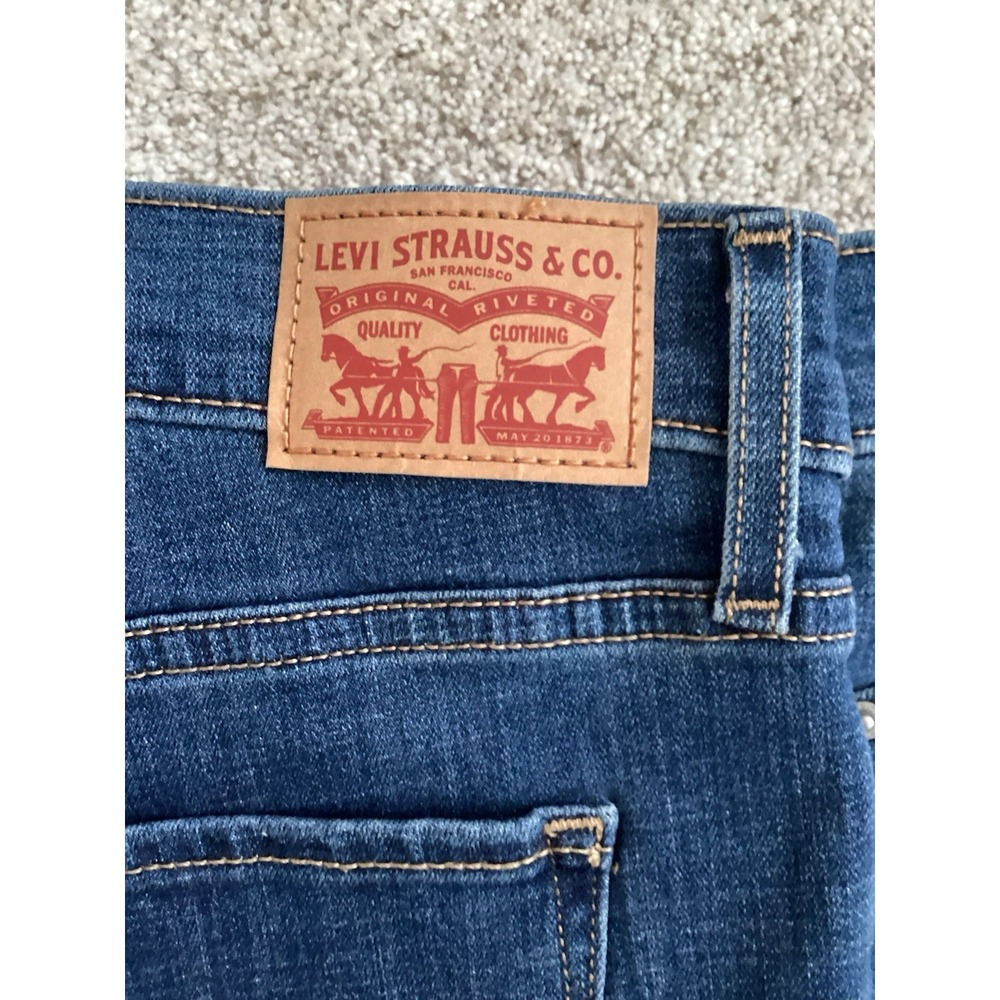 Levi Strauss Women Jeans 312 Shaping Slim Size 28 Dark Wash - Picture 2 of 10